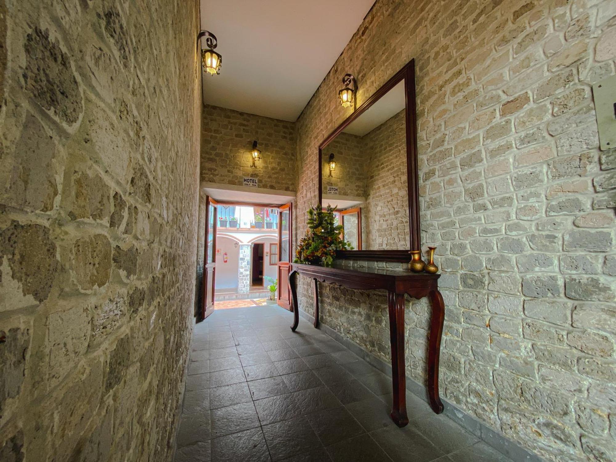 Hotel Golden Rest Latacunga Esterno foto