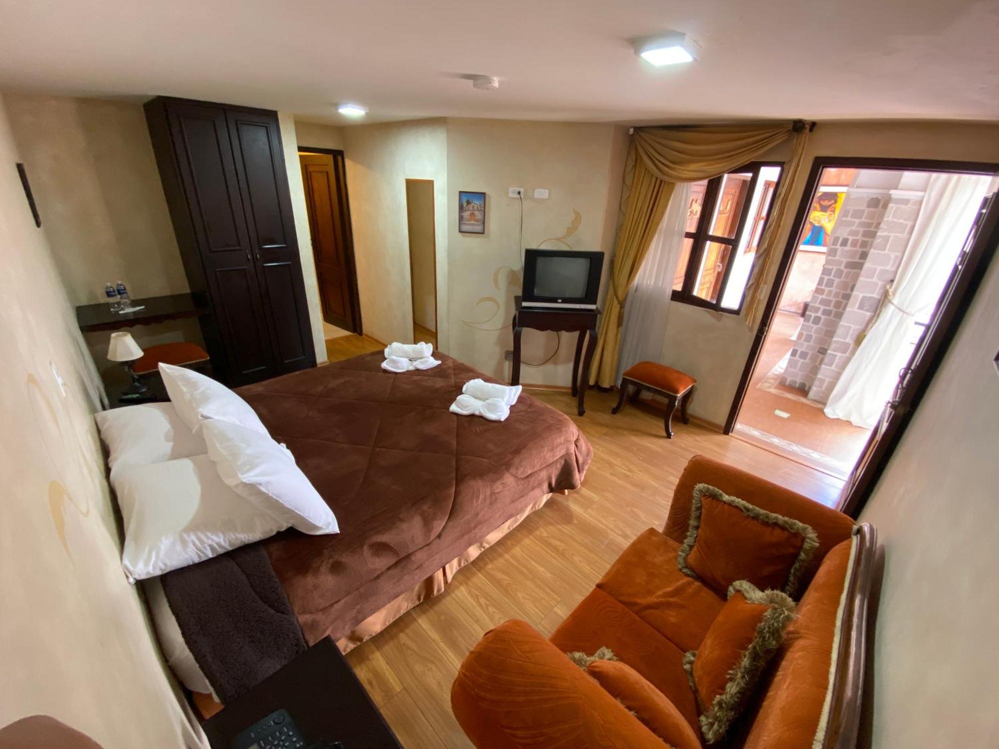 Hotel Golden Rest Latacunga Esterno foto