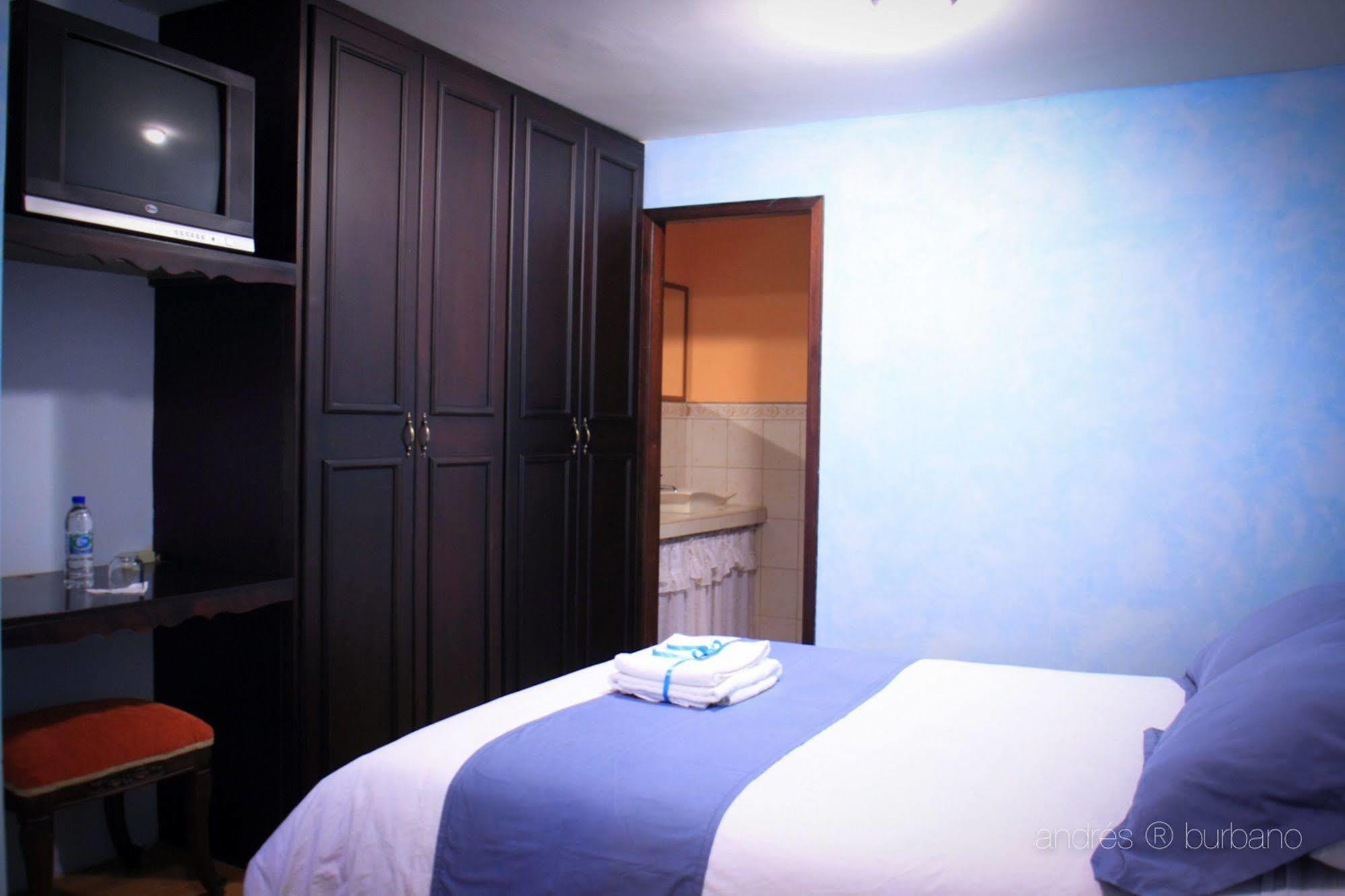 Hotel Golden Rest Latacunga Esterno foto