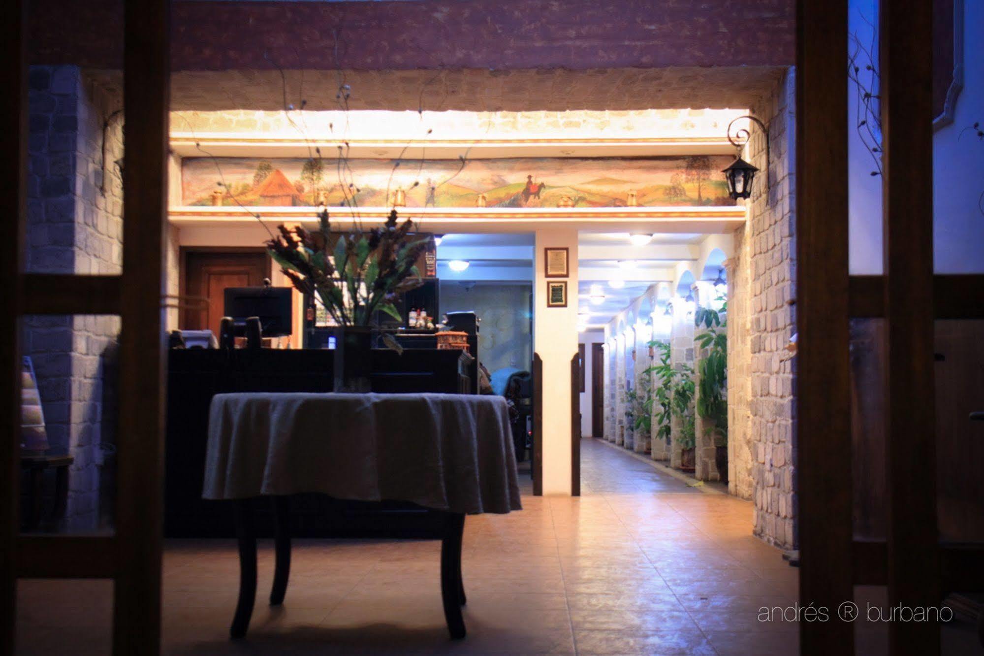 Hotel Golden Rest Latacunga Esterno foto